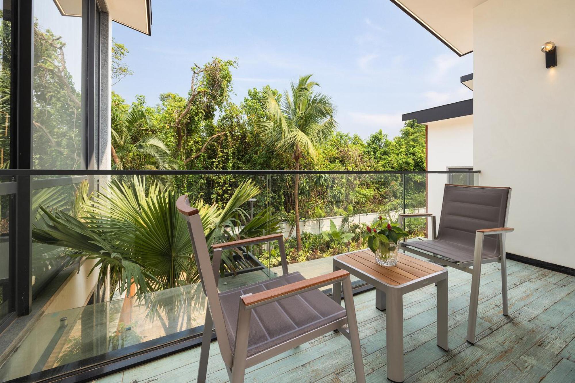 Elivaas 4 Bhk With Pvt Pool & Jacuzzi - Cloud 7 Villa *